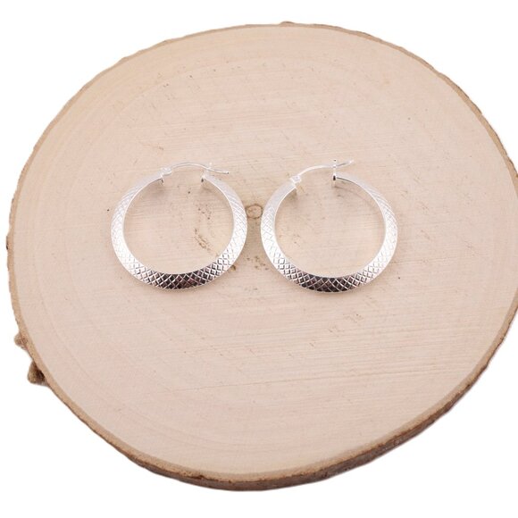 Elegant Women's Sterling Silver Textured Hoop Earrings w/ Hinged Snap Jewelry ** - Picture 1 of 10
